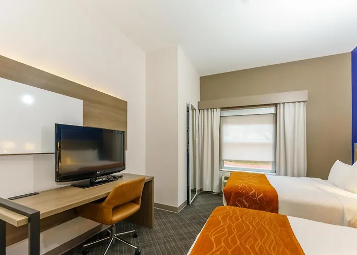Comfort Suites University Drive