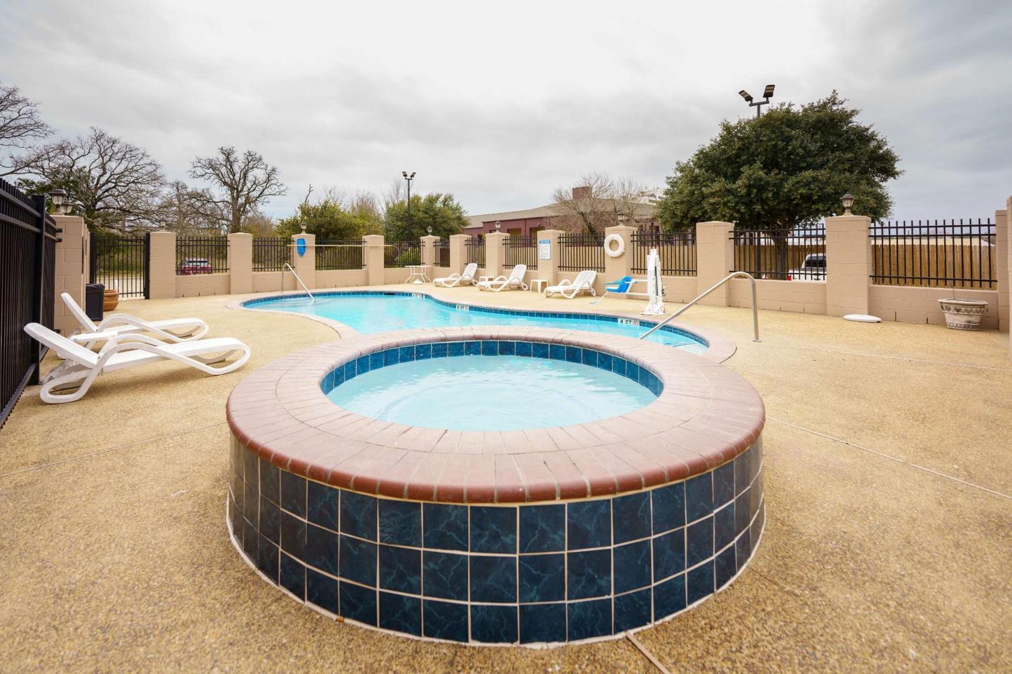 Comfort Drive Hotel 3*
