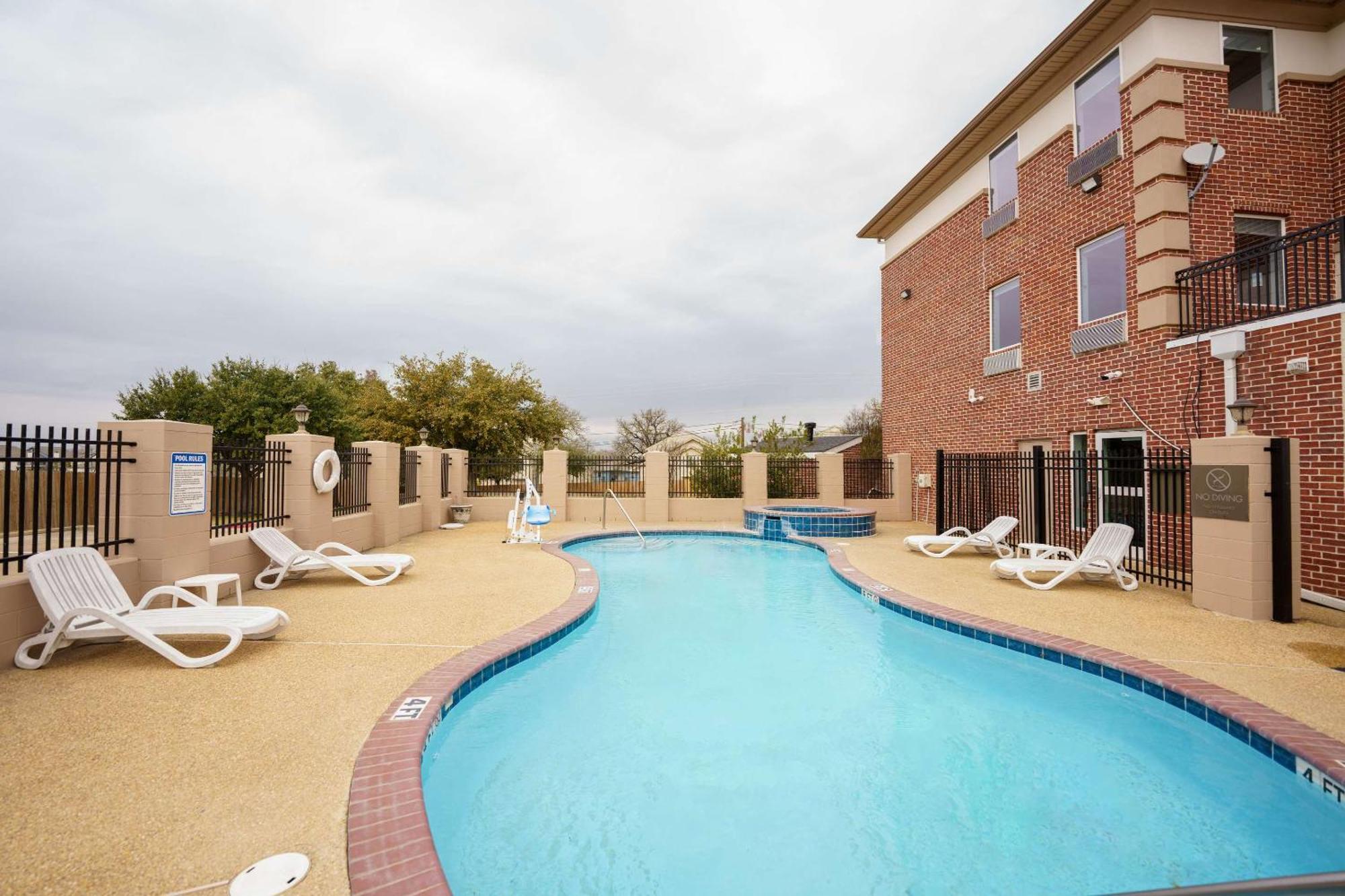 Hotel Comfort Drive 3*